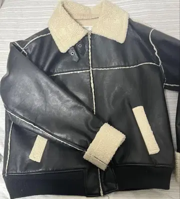 가죽 보아 무스탕 코트 블랙