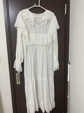 화이트 레이스 프릴 롱 원피스