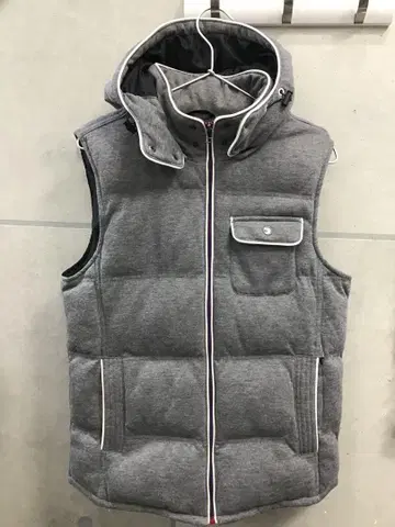 그레이 후드 부착 다운풍 베스트
