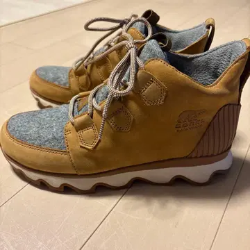 SOREL 하이컷 스니커즈 베이지