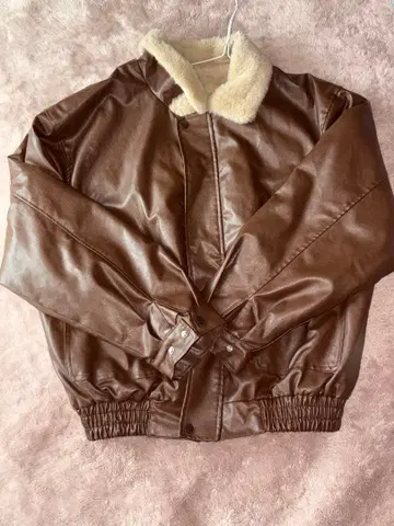 브라운 레더 봄버 자켓