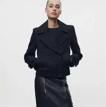 ZARA 블랙 피코트 시착만 한 상품