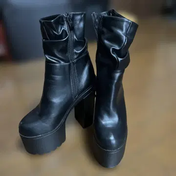 통굽 블랙 부츠 지퍼 포함
