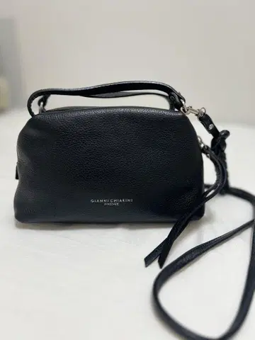 [새상품급] GIANNI CHIARINI 블랙 숄더백