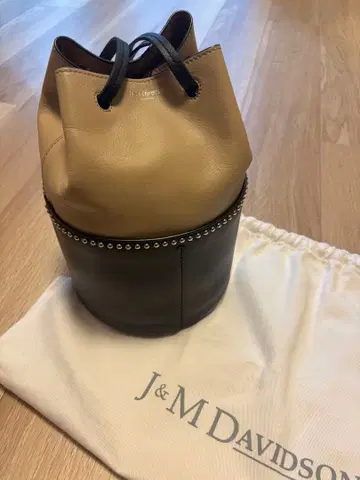 J&M DAVIDSON 버킷형 핸드백 베이지/블랙