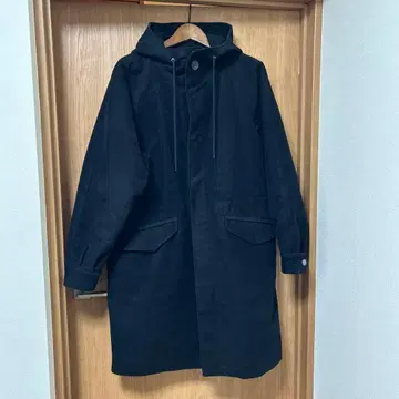 A.P.C 충전솜 후디드 코트 블랙