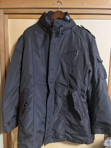 LOUIS CHAVLON 블랙 다운 자켓