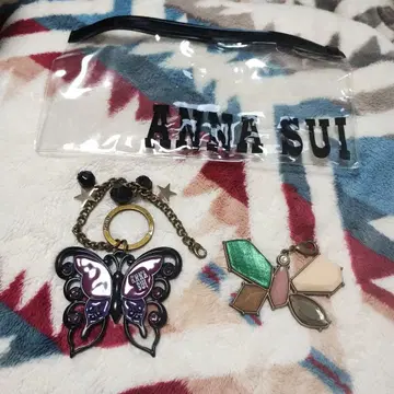 ANNA SUI 나비 모양 키링과 스톤 참 세트 클리어 파우치 포함