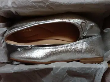 실버 리본 포함 발레 슈즈 Clarks 클락스 포나릴리