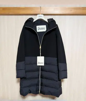 Herno 절개 소재 다운 자켓
