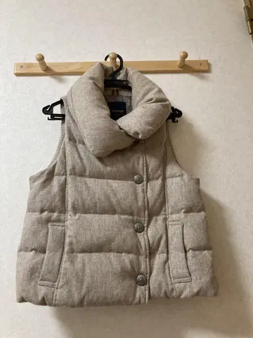 안트게이지 베이지 다운 베스트