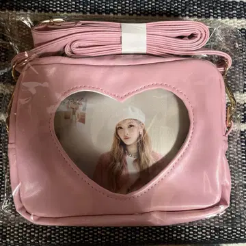 ILLIT 플래티넘 잡화 숄더 파우치 이로하 1점