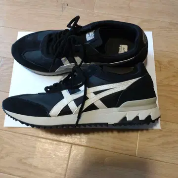 오니츠카타이거 블랙 24.5cm