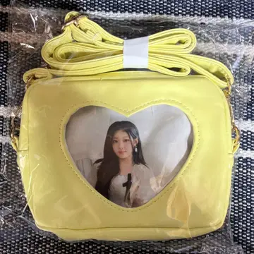 ILLIT 플래티넘 잡화 숄더 파우치 원 1개