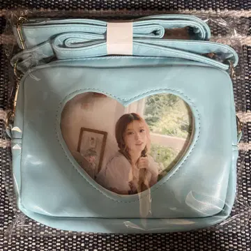 ILLIT 플래티넘 잡화 숄더 파우치 민지 1개