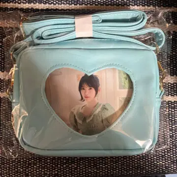 ILLIT 플래티넘 잡화 숄더 파우치 모카 1개