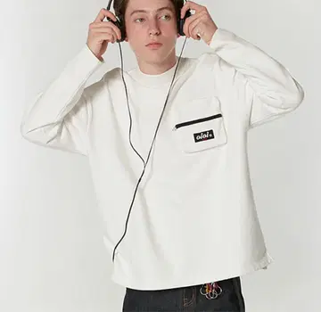 OIOI 맨투맨 화이트