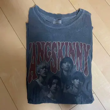 VANGSKINNY 다크 그레이 티셔츠