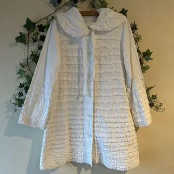 핑크하우스 화이트 프릴 코트