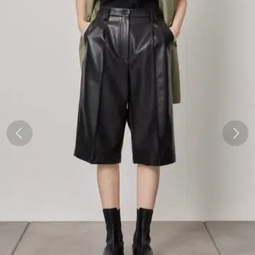 [택 포함 새상품] PUBLIC TOKYO 에코 가죽 하프 팬츠/워셔블