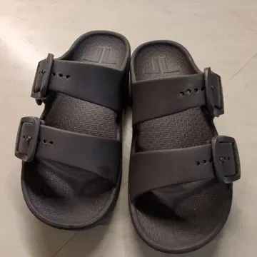 TELIC(테릭) 그레이 리커버리 샌들 더블 버클