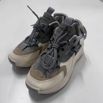 통굽 그레이/화이트 스니커즈