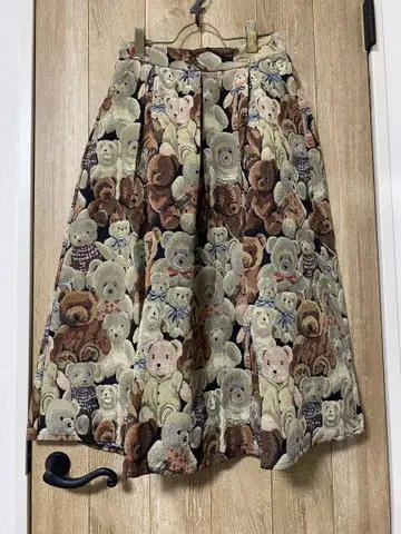 USED 곰돌이 패턴 고블랑 직조 턱 스커트
