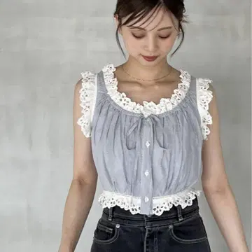 SNIDEL 크롭 코튼 프릴 블라우스 스트라이프