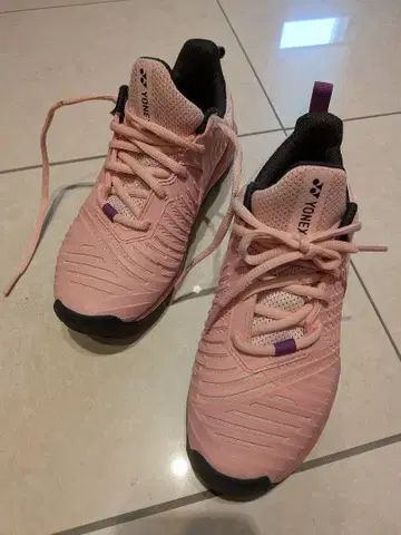 YONEX 핑크 테니스화 22.5cm