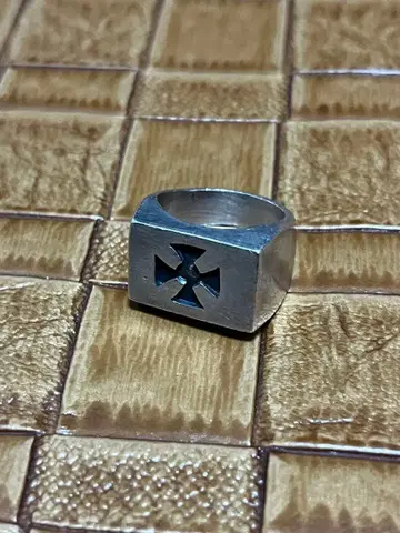 베르사니 아이언 크로스 실버 925 반지 / 11호 빈티지 십자가