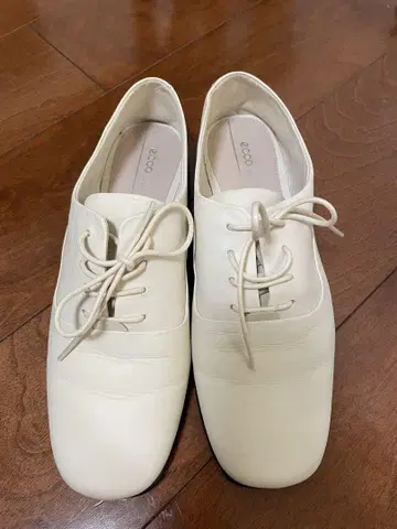 [ 새상품급 ] Ecco 화이트 레이스업 슈즈