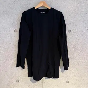 PERVERZE 퍼버즈 롱 T 블랙