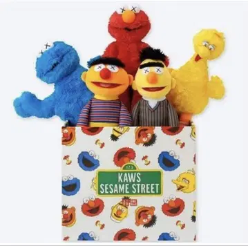 UNIQLO KAWS x SESAME STREET 컴플리트 박스