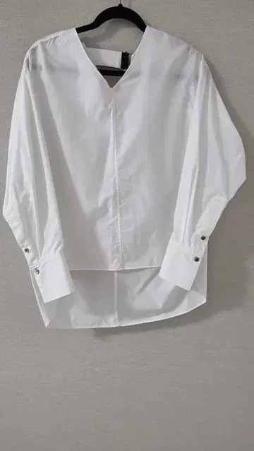 에센 로트레아몽 블라우스