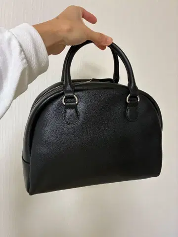 현행 모델 정가 23,500엔 새상품 탑카피 스무스 가죽 로고 보스턴 백