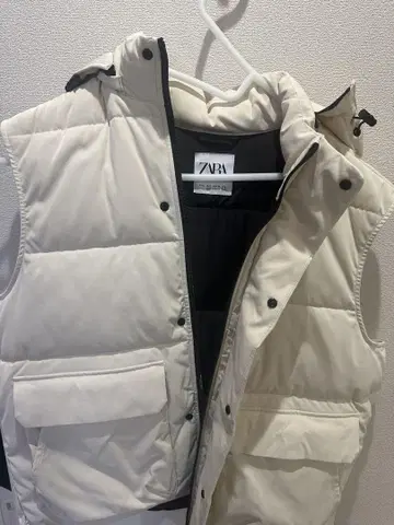 ZARA 후드 부착 화이트 다운 베스트 L