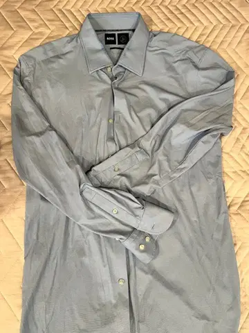 HUGO BOSS 슬림핏 44A 이탈리아제 원단 목 마찰 있음