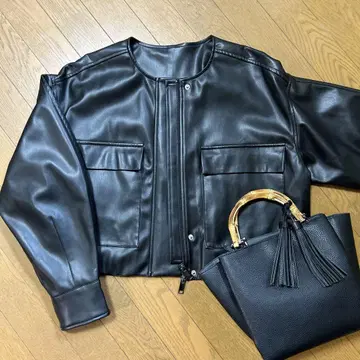 미사용 새상품. 시착만 한 상품. 블랙 가죽 자켓