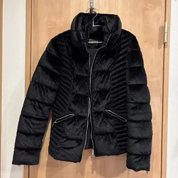 GUESS 블랙 다운 자켓 L 사이즈