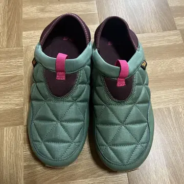 TEVA 그린/퍼플 퀼팅 슬립온 23.5cm