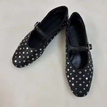 [컨디션 최상] H&M 스터드 멜리 제인 펌프스 블랙 도트