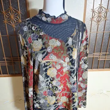 화려한 일본풍 패턴의 수트