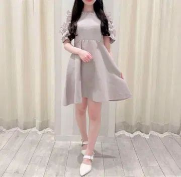 evelyn 프릴 소매 펄 장식 미니 원피스
