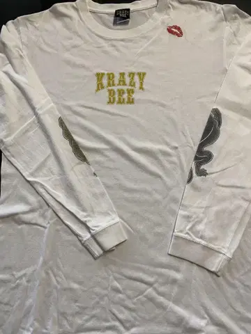KRAZY BEE 화이트 긴팔 셔츠 KID TATTOO 디자인