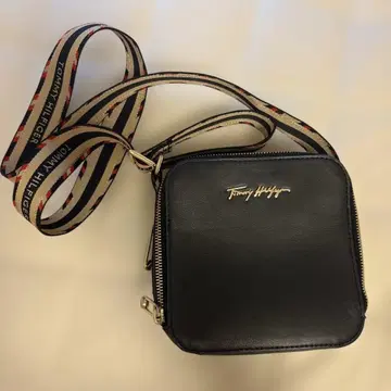 Tommy Hilfiger 블랙 숄더백