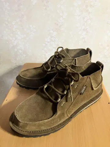 TEVA 브라운 스웨이드 하이컷 신발 미사용 새상품급
