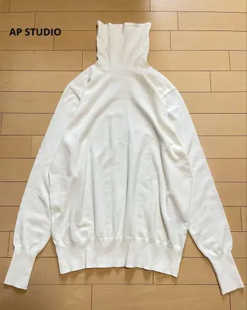 새상품급 / AP STUDIO 하이넥 니트 화이트