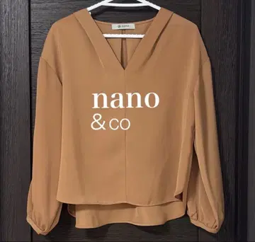 nano&co 나노 유니버스 V넥 블라우스 카멜