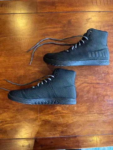 NOBULL 블랙 하이컷 스니커즈