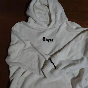A byts 화이트 후드티